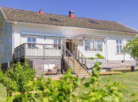 Rosenhill Bed & Breakfast, hotel em Grebbestad