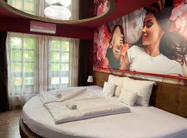 Hotel Corvin, hotel v mestu Gyula
