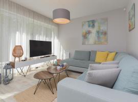 Sunny Apartment Łukęcin by Renters, lejlighed i Łukęcin