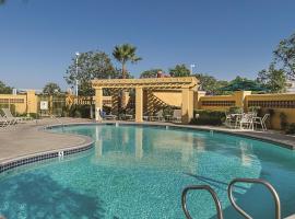 La Quinta Inn & Suites by Wyndham Ontario Airport, hotel v mestu Ontario