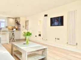 Top Floor Flat 5 Northwood