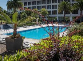 Azoris Royal Garden – Leisure & Conference Hotel、ポンタ・デルガダのホテル
