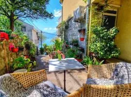 Apartment on the shore of the bay of Kotor with free Wi-Fi
