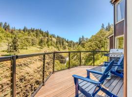 The Wandering Waterfall, villa in Mosier