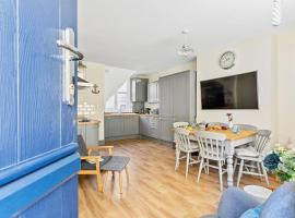 Captains Cottage - Stylish cottage, level location, in the heart of Dartmouth, hotel in Dartmouth