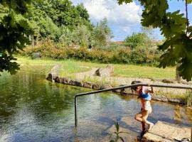 Casa Das Palmeiras-Pedagogic Farm, hotel a Mangualde