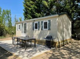 Logement 2 chambres avec jacuzzi sur terrain en pleine nature, camping de luxe à Beaucaire