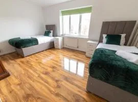 Contractor-Ready House - Bright, Spacious, and Free WiFi Included!