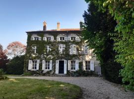 Logis HOTEL DU PARC, hotel a Pont-à-Mousson