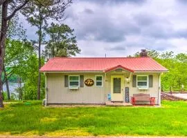 Cozy Kentucky Cabin with Sunroom, Yard and Views!