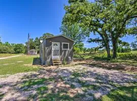 Lake Fork Getaway Tiny Home in Alba with BBQ!