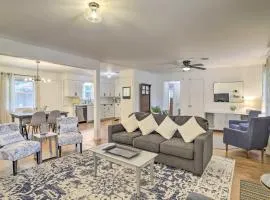 1 Mi to Main St Brenham Retreat with Game Room