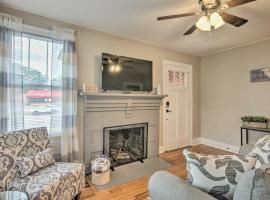 The Rosewood House 3 Mi to Dtwn Columbia!, vacation home in Columbia