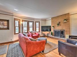 Minneapolis Retreat - 3 Mi to Mall of America, holiday rental in Minneapolis