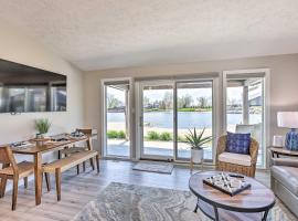 Lakefront Bellevue Home Private Beach and Fire Pit!, hotel u gradu 'Bellevue'