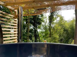 La cabane du Panda, hotel in Abrest