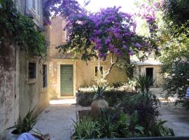 House & Garden by the beach, hotel di Orebic