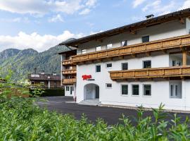 Max Studios & Apartments - Zillertal，施利特爾斯的滑雪度假村