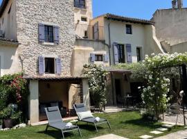 B&B Temps Suspendu Provence, hotel con parcheggio a Pernes-les-Fontaines