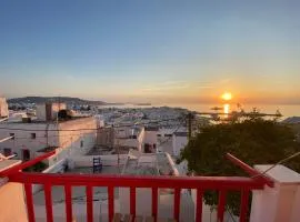 Elenitas Town house with Balcony and Sea View