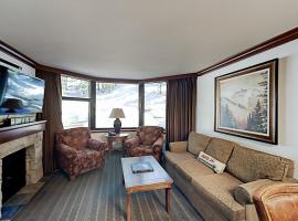 Resort at Squaw Creek's 317 & 319 – hotel z zapleczem golfowym w mieście Olympic Valley