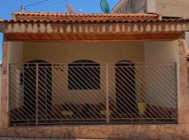 Casa Completa com 03 quartos a um quarteirão da Basílica Nacional, hotel em Aparecida