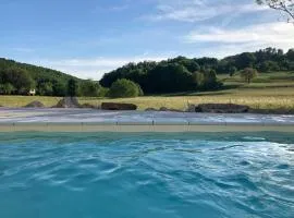 Havre de paix dans le Jura Alsacien avec piscine privée externe de mai à septembre