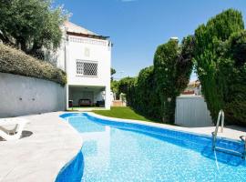 Amazing Home In Alella With 5 Bedrooms, Wifi And Outdoor Swimming Pool, hotel ad Alella