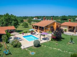 Gorgeous Home In Muntic, hotel a Muntić