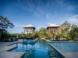 Beach Road Holiday Homes, lodge in Noosa North Shore