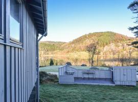 3 Bedroom Lovely Home In Helvik, hotell i Egersund