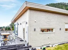 3 Bedroom Lovely Home In Fister