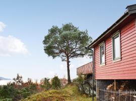 Lovely Home In Stord With Wifi, semesterhus i Stord
