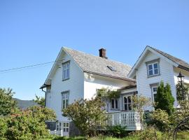 Amazing Home In Hylandsbygd With House Sea View, villa in Høylandsbygda