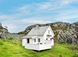 2 Bedroom Cozy Home In Stolmen