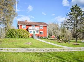 Amazing Home In Lnashult With Kitchen，Lönashult的Villa