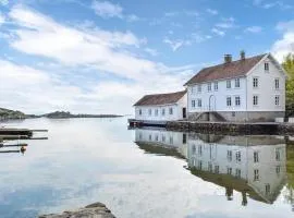 Beautiful Apartment In Farsund With Kitchen