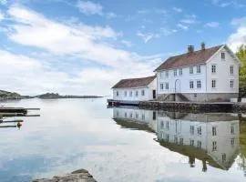 Nice Apartment In Farsund With 3 Bedrooms And Internet