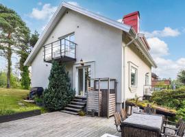 Beautiful Home In Gteborg With 4 Bedrooms, Sauna And Wifi, casă de vacanță din Gothenburg