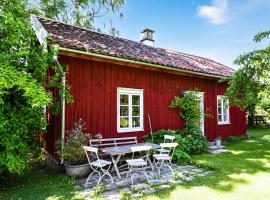 Amazing Home In Lidkping With Kitchen, cabaña o casa de campo en Lidköping
