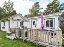 Lovely Home In Strömstad With Wifi