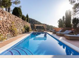 Luxury Villa El Turo, hotell sihtkohas Castellví de Rosanés