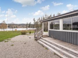 4 Bedroom Beach Front Home In Dals Lnged, hotel met parkeren in Dals Långed