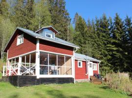 Beautiful Home In Bovik With Wifi, feriebolig 