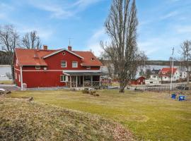 Stunning home in Segmon with 5 Bedrooms, Sauna and WiFi, villa i Segmon