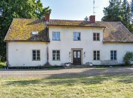 Lovely Home In Klockrike With House A Panoramic View, hotel s parkiriščem v mestu Klockrike