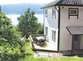 Kalvik, maison de vacances à Vangsnes