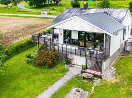 Gorgeous Home In Vestnes With Wifi, hotel sa Vestnes