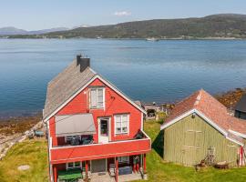 Nice Apartment In farnes With House Sea View, hotel cu parcare din Åfarnes