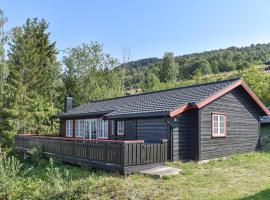 Awesome Home In yer With 3 Bedrooms And Wifi, hytte i Øyer